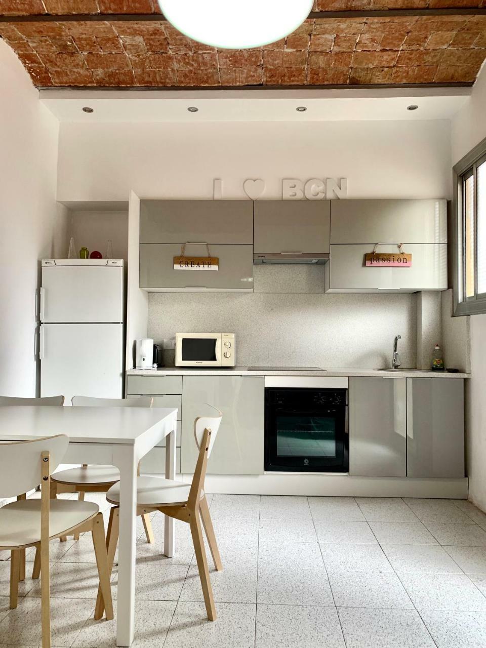 Charm Miro Apartment Барселона Екстериор снимка